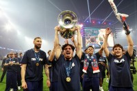 Скільки європейських команд робили требл в одному сезоні?