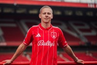 Зінченко вперше одягнув футболку «Ноттінгем Форест» – українця офіційно представили, як гравця «лісників»