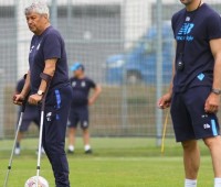 Весь у роботі. Луческу на милицях керує тренуванням «Динамо»