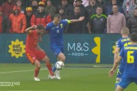 VAR не призначив чистий пенальті на користь збірної України після фолу на Ярмоленку