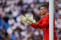 Гравці та персонал «Реала» привітали Луніна після матчу з «Барселоною»