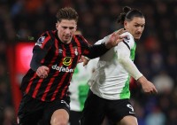 Проти такого суперника грати важко. Які оцінки отримав Забарний за матч з «Ліверпулем»?