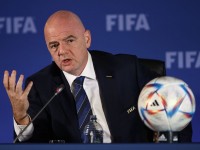 Президент ФІФА: «Ми маємо присуджувати технічні поразки командам, які причетні до расизму»