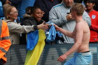 Зінченко подарував футболку юному вболівальнику «Манчестер Сіті»