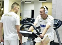 Циганков на велосипеді, Лунін зі штангою, Маліновський з гантелями: збірна України провела тренування в тренажерному залі