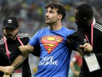 Фанат, який вибіг на поле на матчі ЧС: «Я був місяць на війні у Києві»