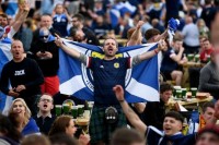 Українські фани закликають шотландців разом заспівати хіт про путіна