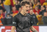 А що з віком? Європейський клуб вигнав гравця через акаунт у Tinder