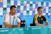 Зеленський у компанії Шевченка та Зінченка «засвітив» ймовірну нову форму збірної України – фото