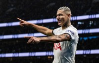 Зірка «Тоттенхема» чудернацьким способом представив публіці нову кохану