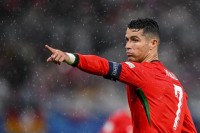 Ліга чемпіонів – турнір Роналду: легендарний португалець отримав спеціальну нагороду від УЄФА