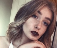 Дівчина дня. Онука Валерія Лобановського