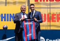 «Барселона» офіційно презентувала Рафінью