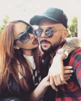 Ракурс вирішує: дружина динамівця хизувалася зачіскою, а продемонструвала... груди