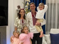 «Будь-якому батькові важко не балувати малюків, особливо коли бачиш їх раз на 2-3 місяці». Сидорчук показав зворушливе фото з донькою