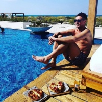 Фото сексуальной красотки, с которой провел вечер Милевский