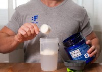 Чому спортсмени вживають протеїн