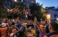 Фанати «Рейнджерс» і «Айнтрахта» влаштували масову бійку перед фіналом Ліги Європи 