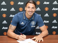 Ібрагімович забиває за МЮ «бічними ножицями»