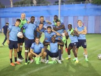 Жодного натяку на війну: Дзюба поділився спільним фото з усміхненим Ракицьким на тренуванні «Демірспора»