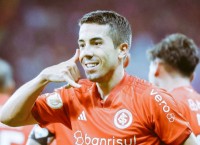 Екс-динамівець де Пена потужним ударом забив за «Інтернасьонал» переможний гол в матчі чемпіонату Бразилії