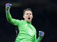 Справжній гвардієць! Ноєр провів ювілейну гру на клубному рівні