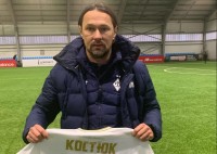 Ігор Костюк отримав пам’ятну футболку від Руслана Ротаня 