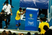 Жезус вдарив кабінку з екраном VAR і розплакався через видалення у фіналі з Перу
