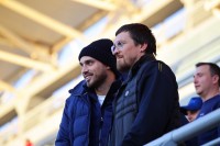 ​Усик відвідав матч «Динамо» та поспілкувався із Суркісом: український боксер розповів, коли почав вболівати за киян