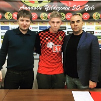 Ще один українець відправляється за кордон