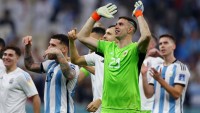 Лідер збірної Аргентини подражнив суперника кумедним танцем після сейву в серії пенальті – відео