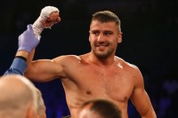 Розбив обличчя у кров. Як Гвоздик у Мексиці нокаутував Болотніка