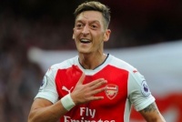 Озіл ввів маленького фаната в ступор