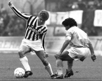 Олександр Заваров: «Пам'ятаю, Марадона носив щитки з двох сторін ноги»