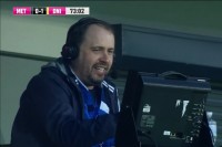 Курйоз в ефірі матчу «Дніпра-1». М'яч влучив у коментатора та звуковий пульт