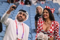 Гаряча хорватська вболівальниця потролила бразильців танцем голуба