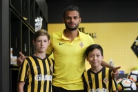 Мильний футбол. Дерін Есеола