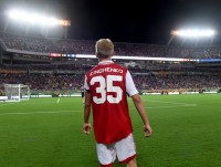 Зінченко отримав особисту пісню від фанатів «Арсенала» – потужні кадри з трибун