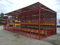 Український клуб посадив фанатів суперника в клітку