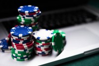 Покрокове керівництво для початку гри в живих та покерних онлайн-турнірах